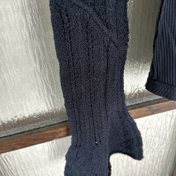 Free People (Revolve) Cuffing Season Top in Black size Medium. NWT sold out size - Picture 7 of 8